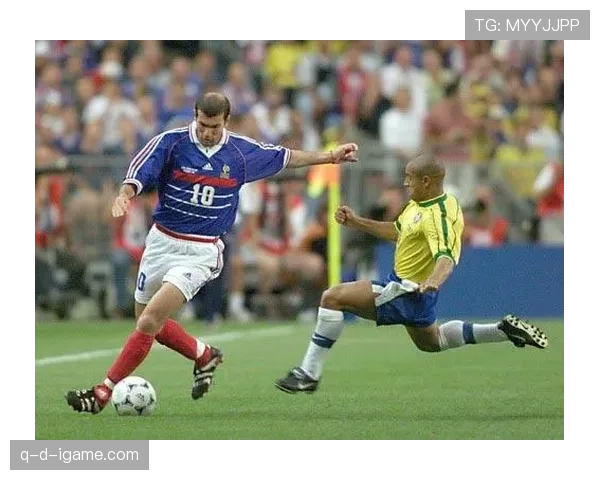 齐达内：足球历史的传奇时刻再现，逐步重温经典瞬间带来的感动