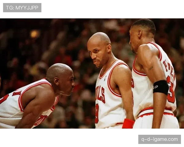 乔丹退役后居然还在用老爹鞋刷街，这身价还能这么接地气？