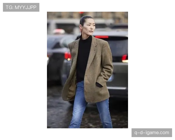 扎克拉文最新街拍，外套的价钱能盖我小区一层楼，笑不出来了